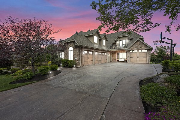 Twilight real estate photo in Utah